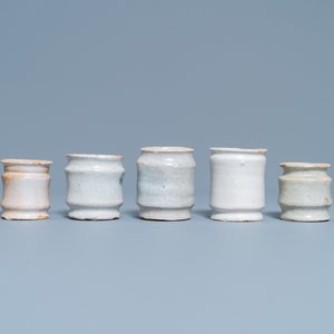 Neuf pots à onguent de type albarello en faïence blanche de Delft, 17/18ème — photo 5