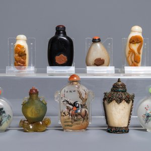Neuf tabatières en jade, verre et pierres dures, Chine, 19/20ème — photo 2