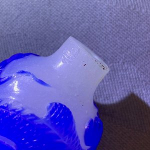 Neuf tabatières en verre bleu overlay sur fond bullé et transparent, Chine, 18/20ème — photo 11