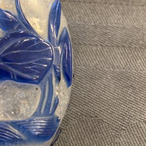 Neuf tabatières en verre bleu overlay sur fond bullé et transparent, Chine, 18/20ème — photo 26