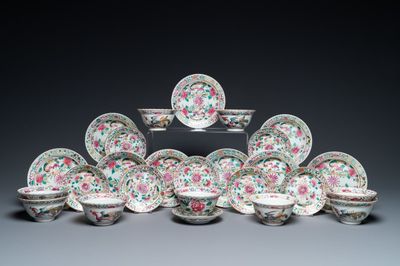 Neuf tasses et dix-sept soucoupes en porcelaine de Chine pour le marché Straits ou Peranakan, 19ème