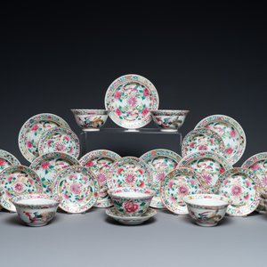 Neuf tasses et dix-sept soucoupes en porcelaine de Chine pour le marché Straits ou Peranakan, 19ème — photo 1