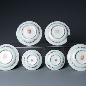 Neuf tasses et dix-sept soucoupes en porcelaine de Chine pour le marché Straits ou Peranakan, 19ème — photo 5