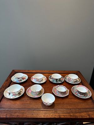 Neuf tasses et huit soucoupes en porcelaine de Chine famille rose, Yongzheng/Qianlong — photo 1