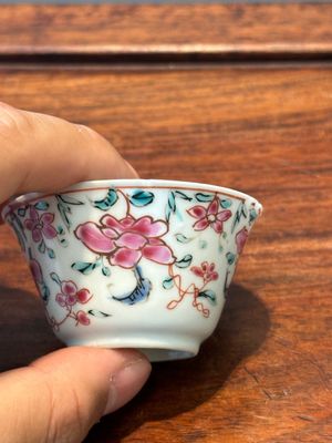 Neuf tasses et huit soucoupes en porcelaine de Chine famille rose, Yongzheng/Qianlong — photo 11