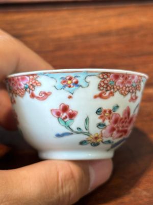 Neuf tasses et huit soucoupes en porcelaine de Chine famille rose, Yongzheng/Qianlong — photo 22