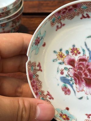 Neuf tasses et huit soucoupes en porcelaine de Chine famille rose, Yongzheng/Qianlong — photo 25