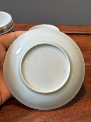 Neuf tasses et huit soucoupes en porcelaine de Chine famille rose, Yongzheng/Qianlong — photo 46