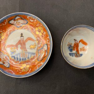 Neuf tasses et huit soucoupes en porcelaine de Chine rouge de fer et doré, Kangxi — photo 2
