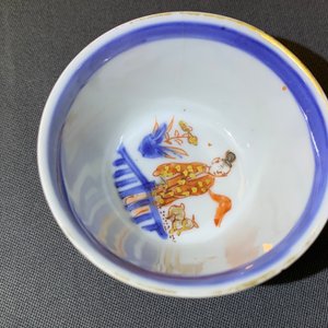 Neuf tasses et huit soucoupes en porcelaine de Chine rouge de fer et doré, Kangxi — photo 6