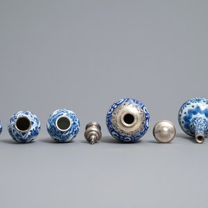 Neuf vases en porcelaine de Chine en bleu et blanc aux montures en argent, Kangxi — photo 6