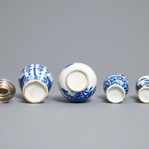 Neuf vases en porcelaine de Chine en bleu et blanc aux montures en argent, Kangxi — photo 8