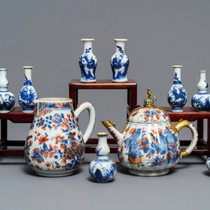 Neuf vases miniatures en porcelaine de Chine bleu et blanc et deux pièces en 'Amsterdams bont', Kangxi et après — photo 1