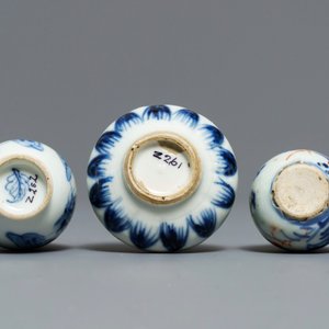 Neuf vases miniatures en porcelaine de Chine bleu et blanc et deux pièces en 'Amsterdams bont', Kangxi et après — photo 5