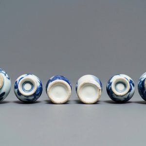 Neuf vases miniatures en porcelaine de Chine bleu et blanc et deux pièces en 'Amsterdams bont', Kangxi et après — photo 9