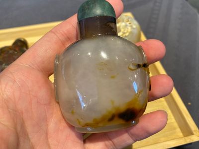 Nine Chinese agate snuff bottles, 19/20th C. — 照片 23