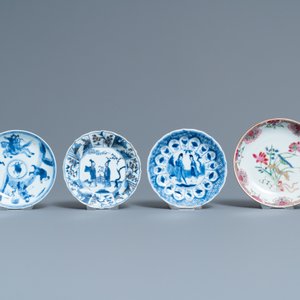 Nine Chinese blue and white and famille rose saucers and six cups, Kangxi/Qianlong — photo 2