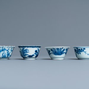 Nine Chinese blue and white and famille rose saucers and six cups, Kangxi/Qianlong — photo 7