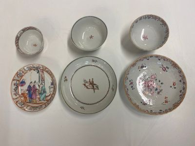 Nine Chinese blue and white, famille rose and Imari-style cups and saucers, Kangxi/Qianlong — 照片 4