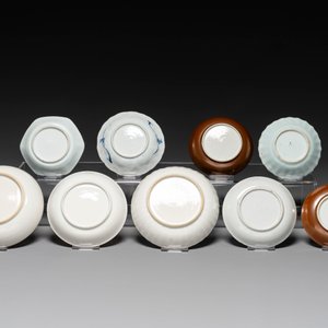 Nine Chinese blue and white, famille rose and Imari-style cups and saucers, Kangxi/Qianlong — 照片 3