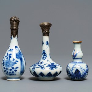 Nine Chinese blue and white miniature vases, an 'Amsterdams bont' teapot and a milk jug, Kangxi and later — photo 2