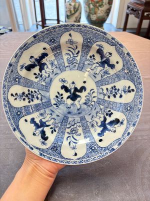 Nine Chinese blue and white plates with figural design, 18th C. — 照片 15