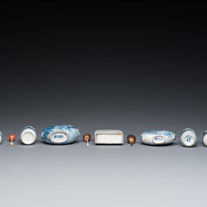 Nine Chinese blue and white snuff bottles, 19/20th C. — 照片 7
