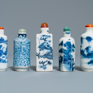 Nine Chinese blue and white snuff bottles, 19/20th C. — 照片 2