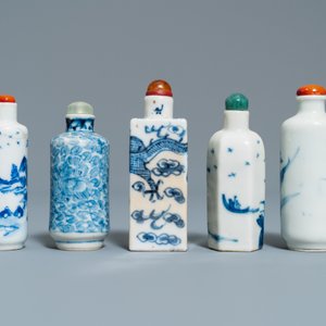 Nine Chinese blue and white snuff bottles, 19/20th C. — 照片 4