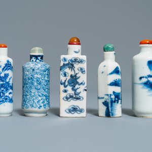 Nine Chinese blue and white snuff bottles, 19/20th C. — 照片 5