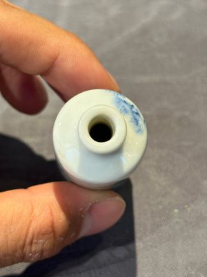 Nine Chinese blue and white snuff bottles, Kangxi and Qianlong mark, 19th C. — photo 11