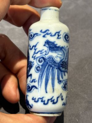 Nine Chinese blue and white snuff bottles, Kangxi and Qianlong mark, 19th C. — photo 19