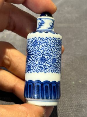 Nine Chinese blue and white snuff bottles, Kangxi and Qianlong mark, 19th C. — photo 25