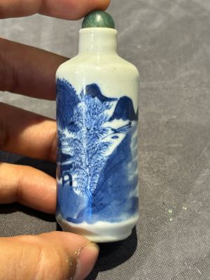 Nine Chinese blue and white snuff bottles, Kangxi and Qianlong mark, 19th C. — photo 35