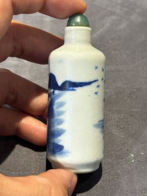 Nine Chinese blue and white snuff bottles, Kangxi and Qianlong mark, 19th C. — photo 38
