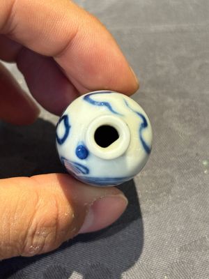 Nine Chinese blue and white snuff bottles, Kangxi and Qianlong mark, 19th C. — photo 47