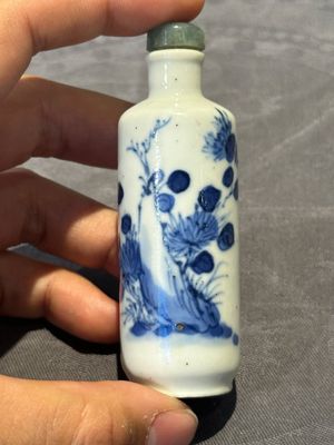 Nine Chinese blue and white snuff bottles, Kangxi and Qianlong mark, 19th C. — photo 51