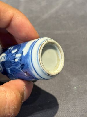 Nine Chinese blue and white snuff bottles, Kangxi and Qianlong mark, 19th C. — photo 7