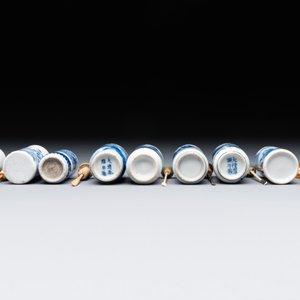 Nine Chinese blue and white snuff bottles, Kangxi and Qianlong mark, 19th C. — photo 5