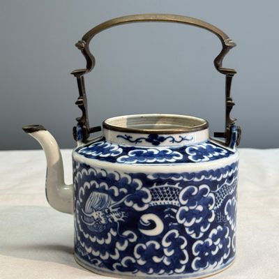 Nine Chinese blue and white wares for the Southeast Asian market, including Bleu de Hue — photo 91