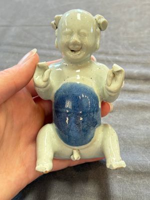 Nine Chinese blue, white, celadon-glazed and famille rose figures, 18/19th C. — 照片 13
