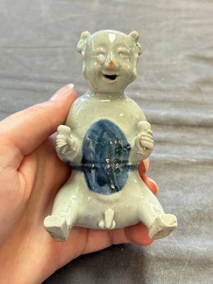 Nine Chinese blue, white, celadon-glazed and famille rose figures, 18/19th C. — 照片 19