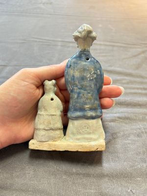 Nine Chinese blue, white, celadon-glazed and famille rose figures, 18/19th C. — 照片 3