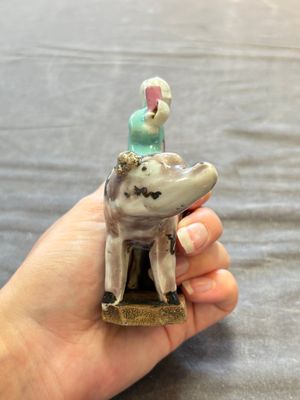 Nine Chinese blue, white, celadon-glazed and famille rose figures, 18/19th C. — 照片 34