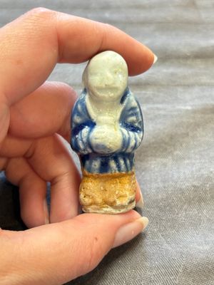 Nine Chinese blue, white, celadon-glazed and famille rose figures, 18/19th C. — 照片 37