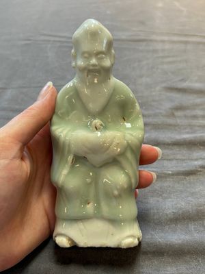 Nine Chinese blue, white, celadon-glazed and famille rose figures, 18/19th C. — 照片 7
