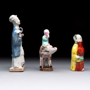 Nine Chinese blue, white, celadon-glazed and famille rose figures, 18/19th C. — 照片 11