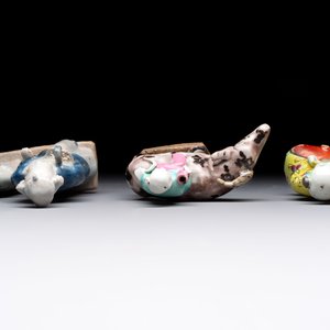 Nine Chinese blue, white, celadon-glazed and famille rose figures, 18/19th C. — 照片 12