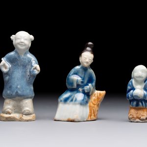 Nine Chinese blue, white, celadon-glazed and famille rose figures, 18/19th C. — 照片 14