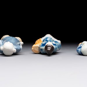 Nine Chinese blue, white, celadon-glazed and famille rose figures, 18/19th C. — 照片 18